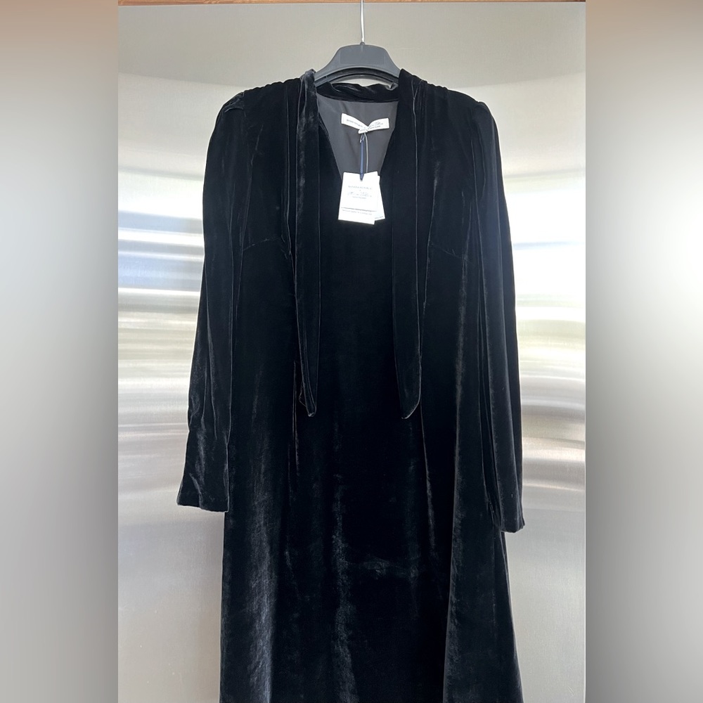NWT NEVER WORN Black velvet mid length dress